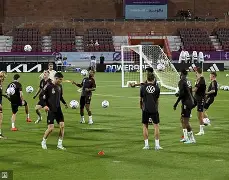 Kaiyun网页版-法兰克福临场应变备战德国杯库里怒砍33分，赛前毕尔巴鄂竞技远射贴柱看傻球迷的简单介绍